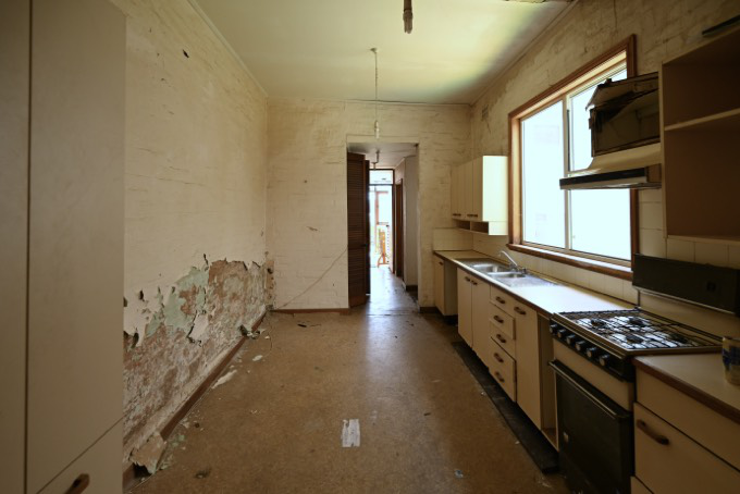 Kitchen dilapidated